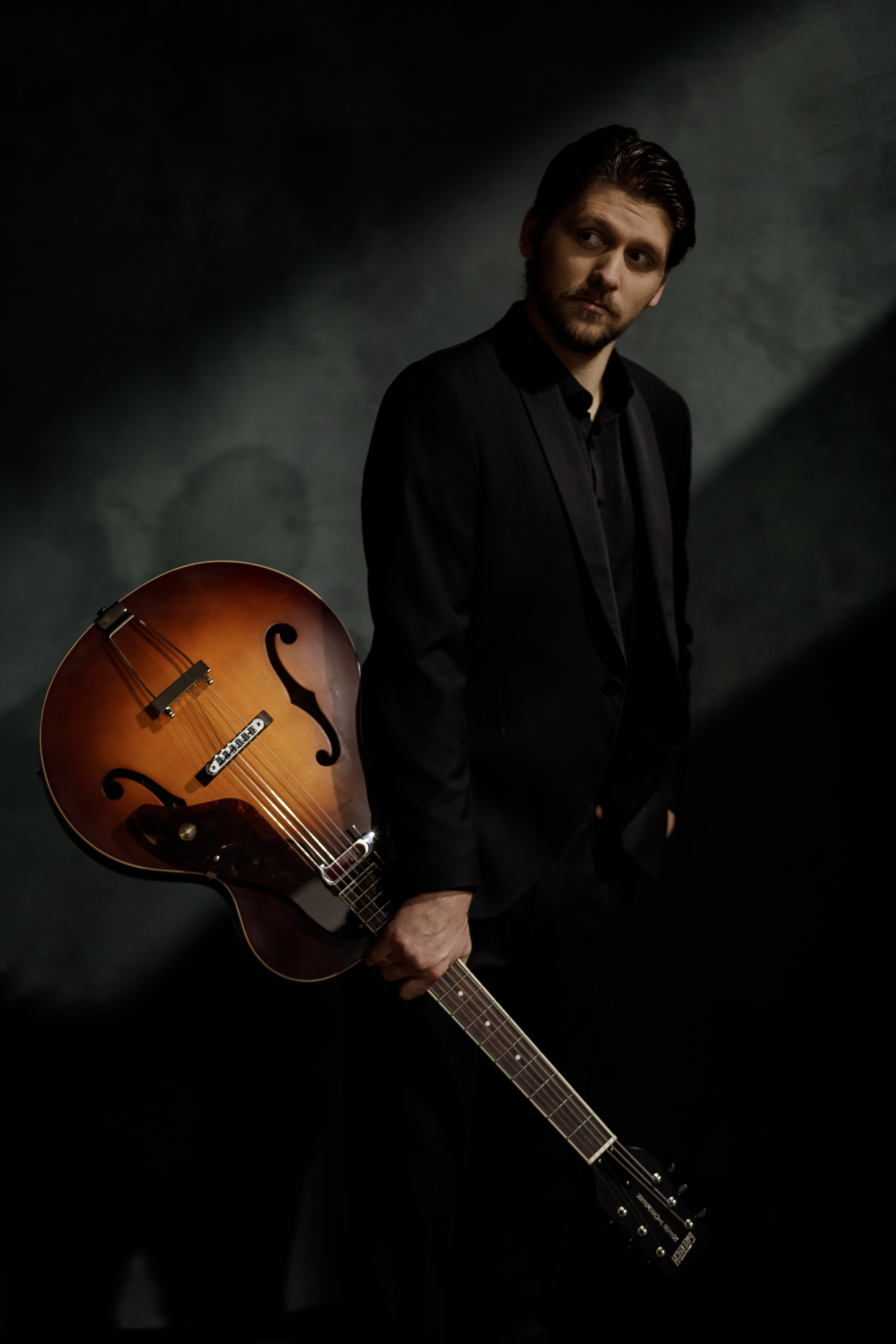 Acoustic artist portrait